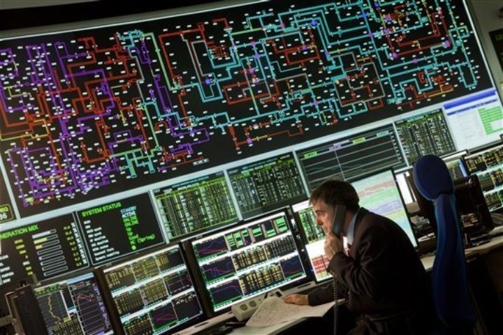 By Helena Wright, ECIU Last week, I attended the Symposium on Electricity Storage in Westminster, run by the Electricity Storage Network. There are some exciting innovations happening in energy storage in the UK. Amber Rudd MP, Parliamentary Under Secretary for Climate Change, opened the event by highlighting some of the innovation DECC is supporting. For example, the CRESS system for shipping ports is a new technology which captures energy when a crane lowers the container and uses it to lift a new one. It’s clear energy storage is vital for a low carbon future. Renewable energy from the wind and sun are fluctuating sources of power (intermittent). In a low-carbon energy system, we’ll need to store more wind and solar energy – so suppliers can meet peak demand when the wind stops blowing or during the night.