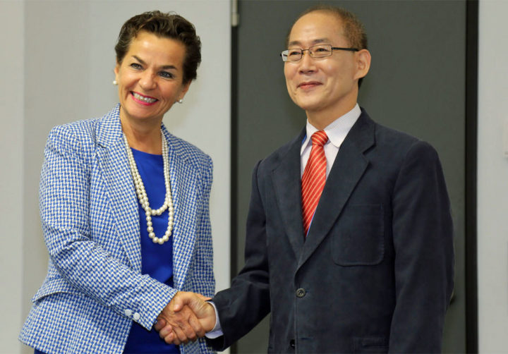 Hoesung Lee, the new IPCC Chair (pictured with UNFCCC chief Christiana Figueres), spoke briefly to the comms meeting by video. Image: UNClimateChange, Creative Commons License