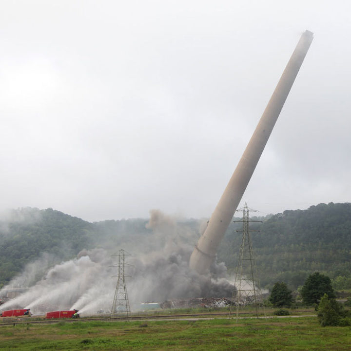 Coal-fired power stations are coming down in the US too. Image: First Energy Corp, CC Licence
